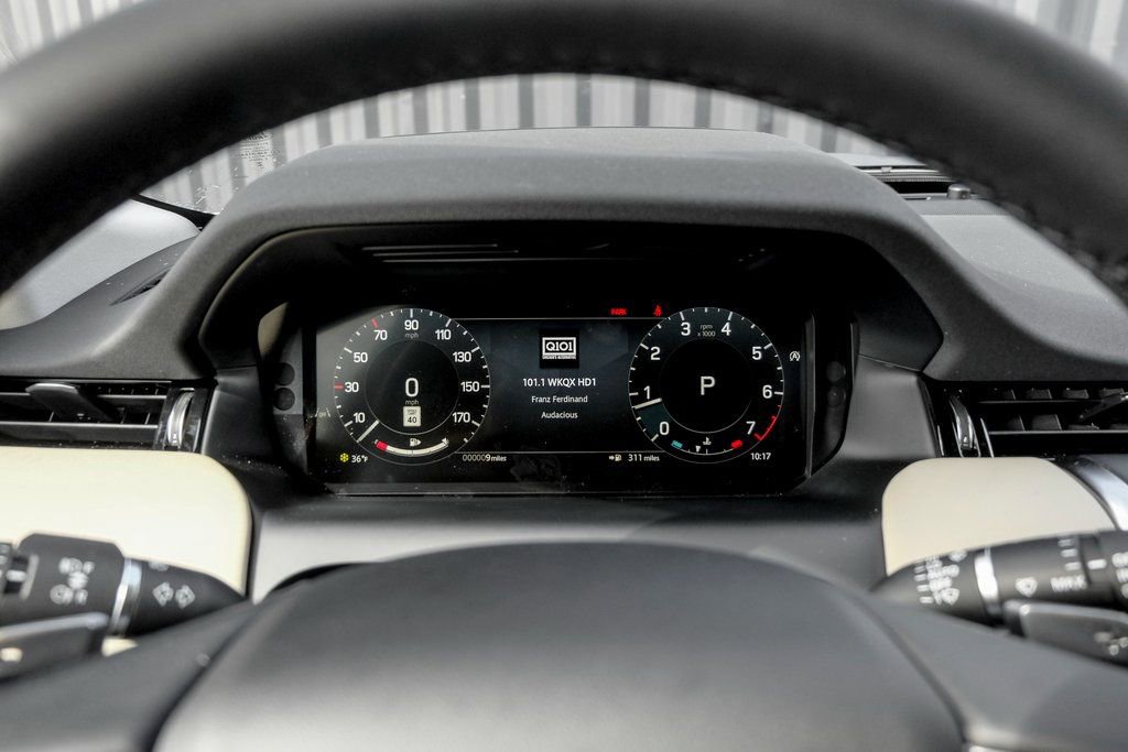 Used 2025 Land Rover Discovery Sport S image 12