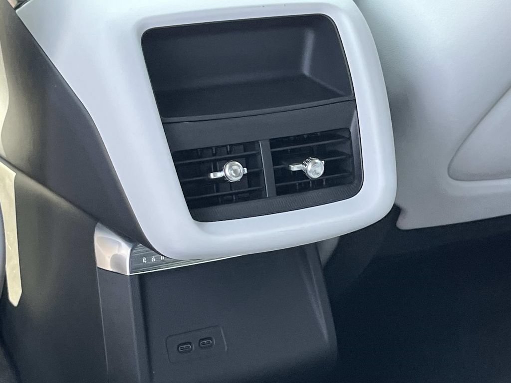 New 2026 Cadillac Lyriq Luxury AWD/4WD image 16