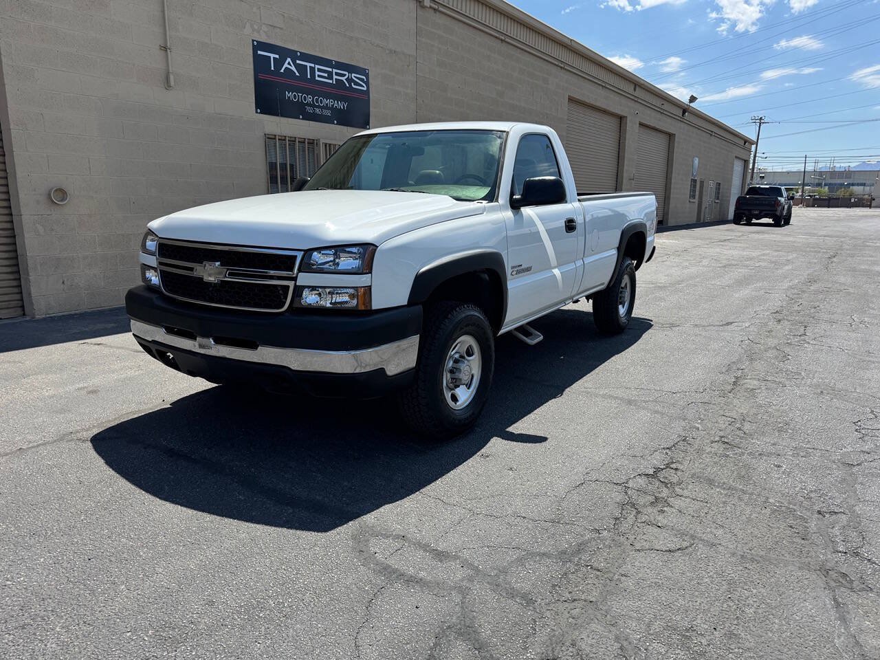 Used 2006 Chevrolet Silverado 2500 W/T w/ Heavy-Duty Power Package AWD/4WD image 3