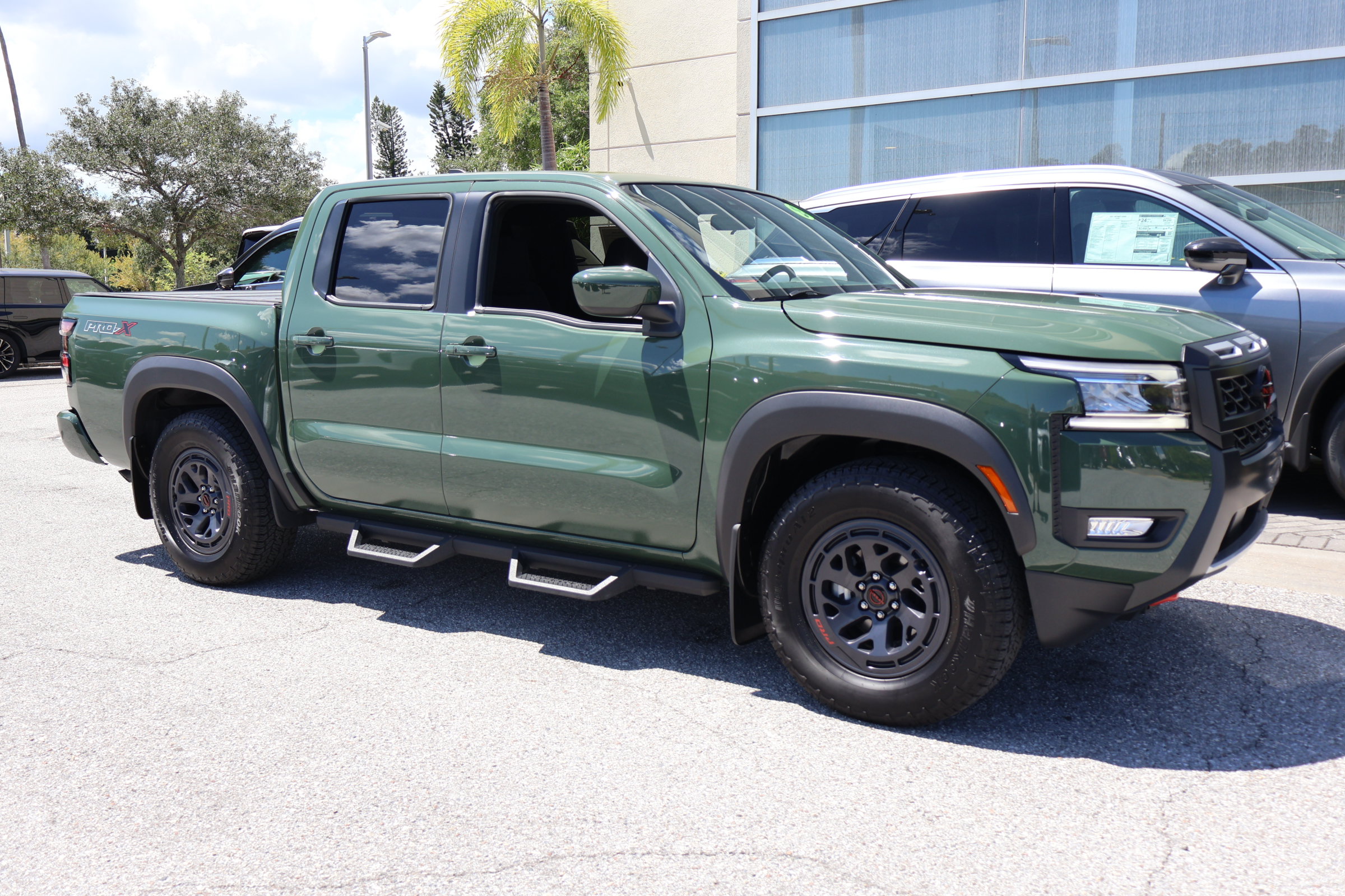 Used 2025 Nissan Frontier Pro-X RWD image 10