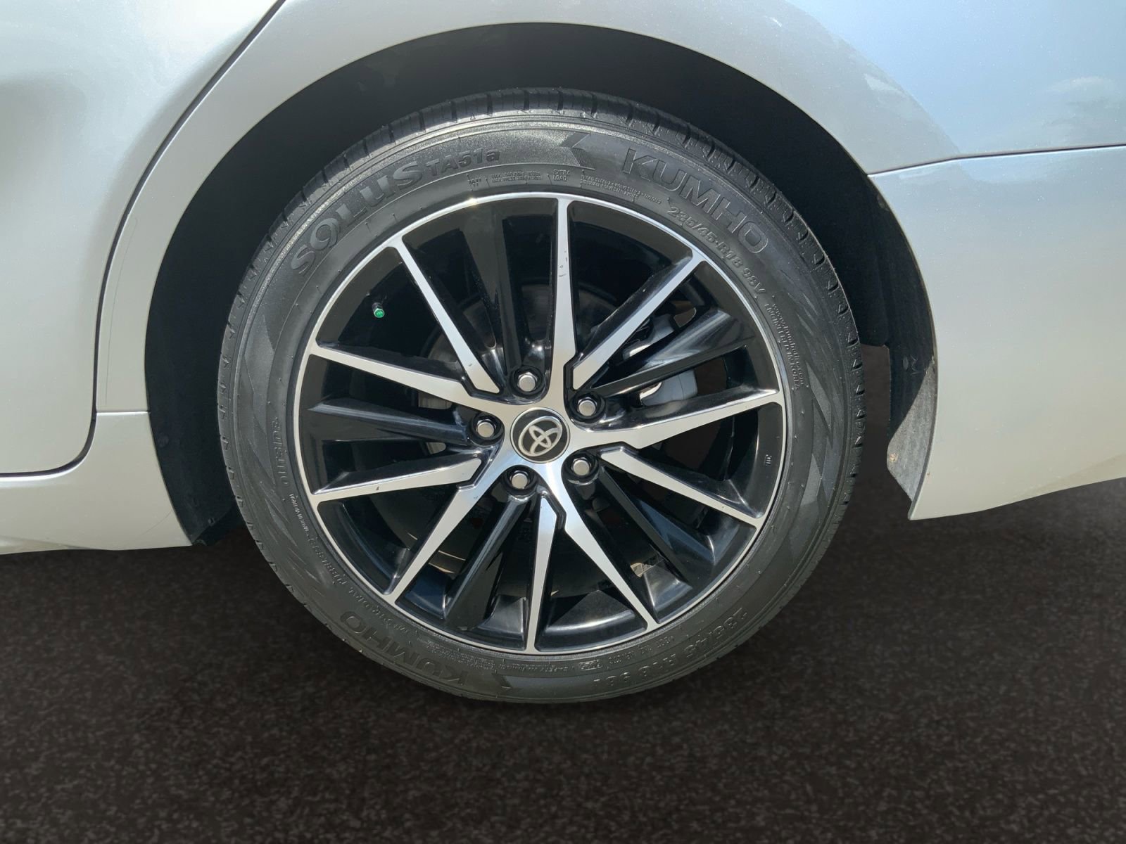 Used 2024 Toyota Camry SE w/ Cold Weather Package FWD image 33