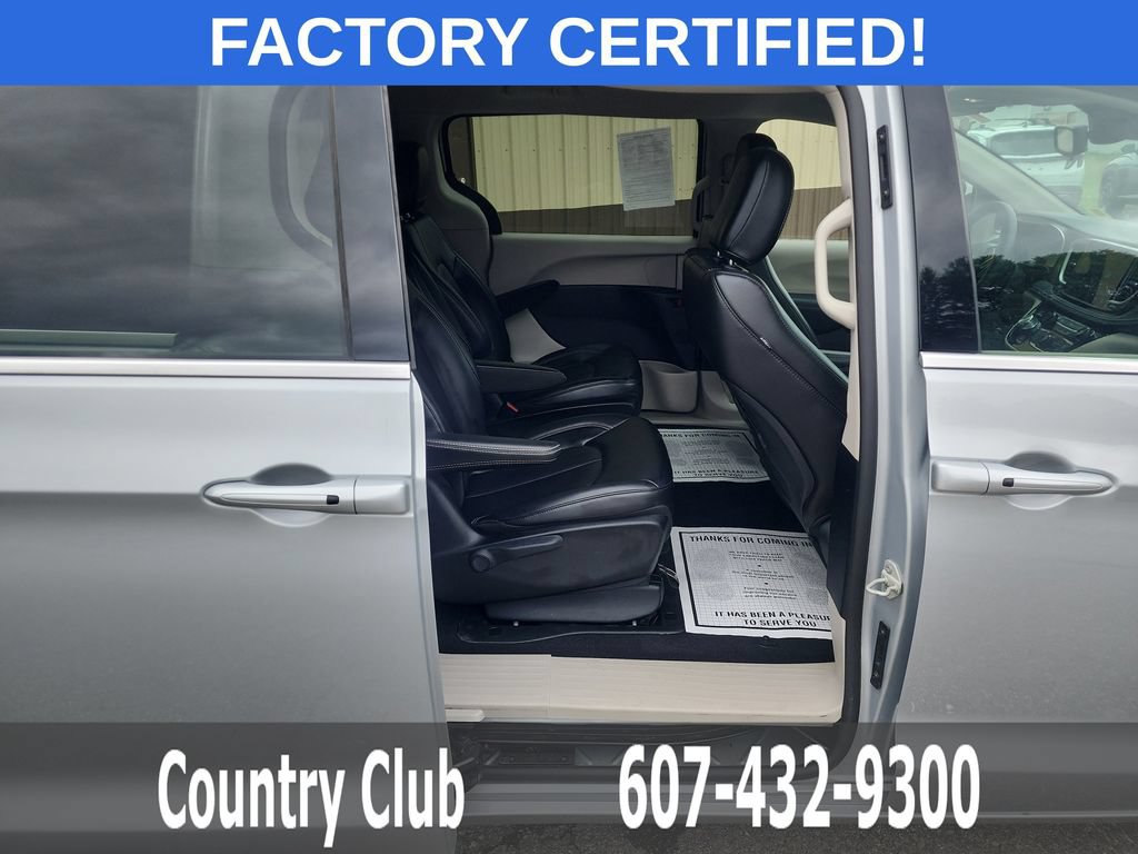 Used 2023 Chrysler Pacifica Touring-L FWD image 30