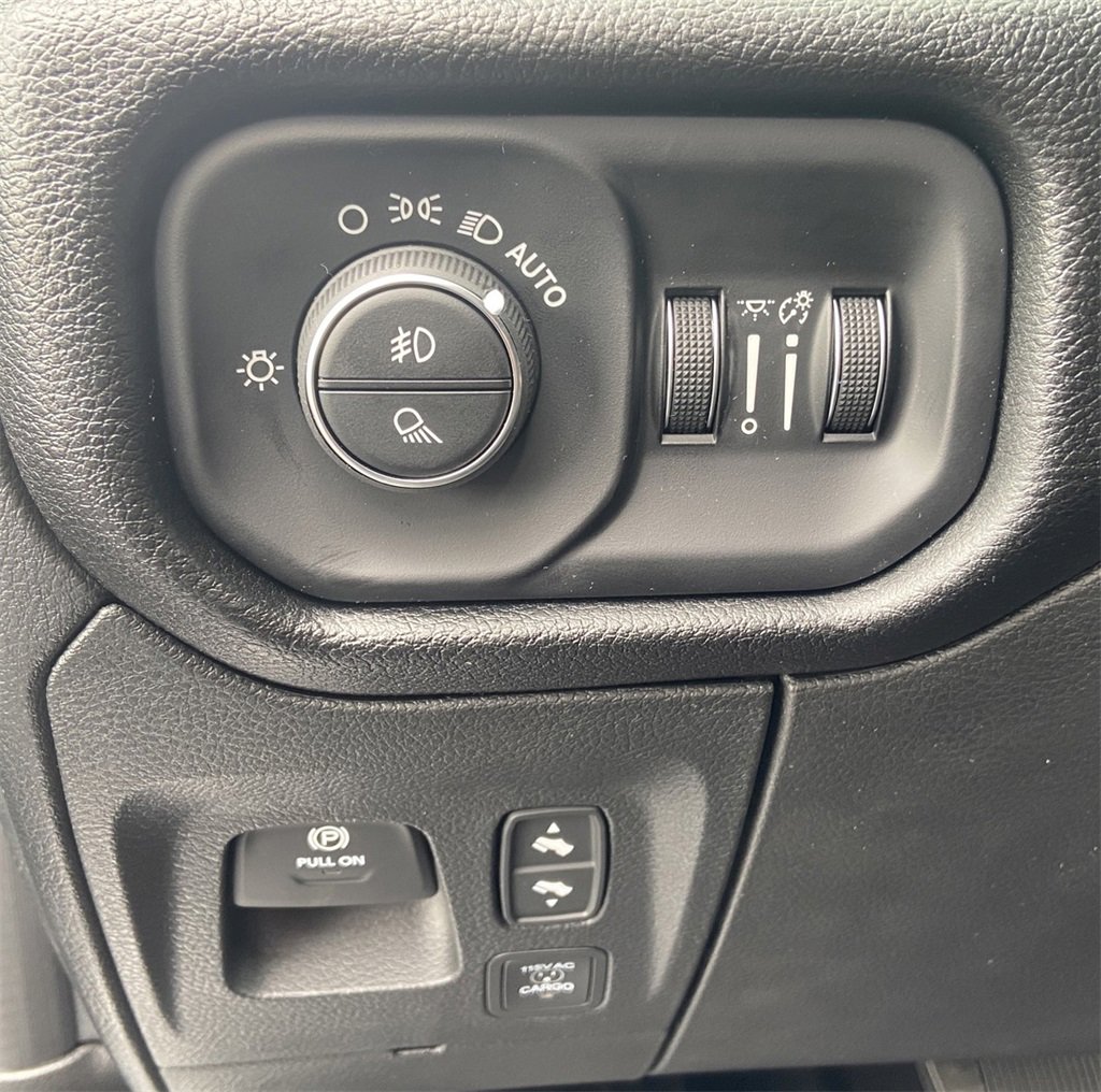New 2026 RAM 1500 4x4 Crew Cab image 14