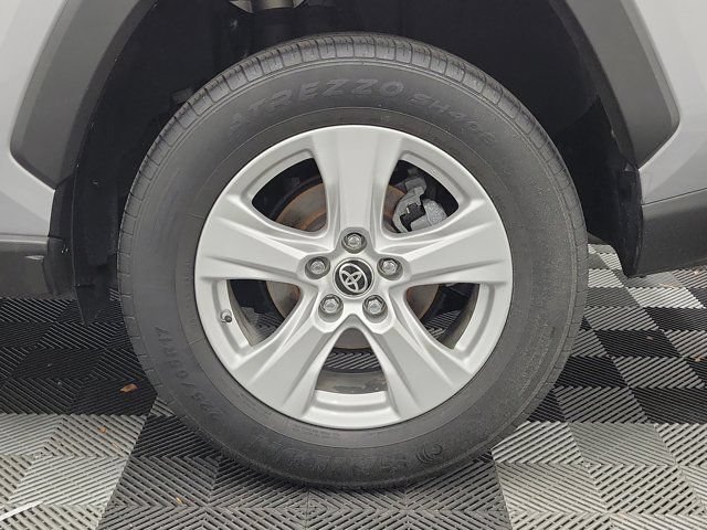 Used 2019 Toyota RAV4 XLE FWD image 10