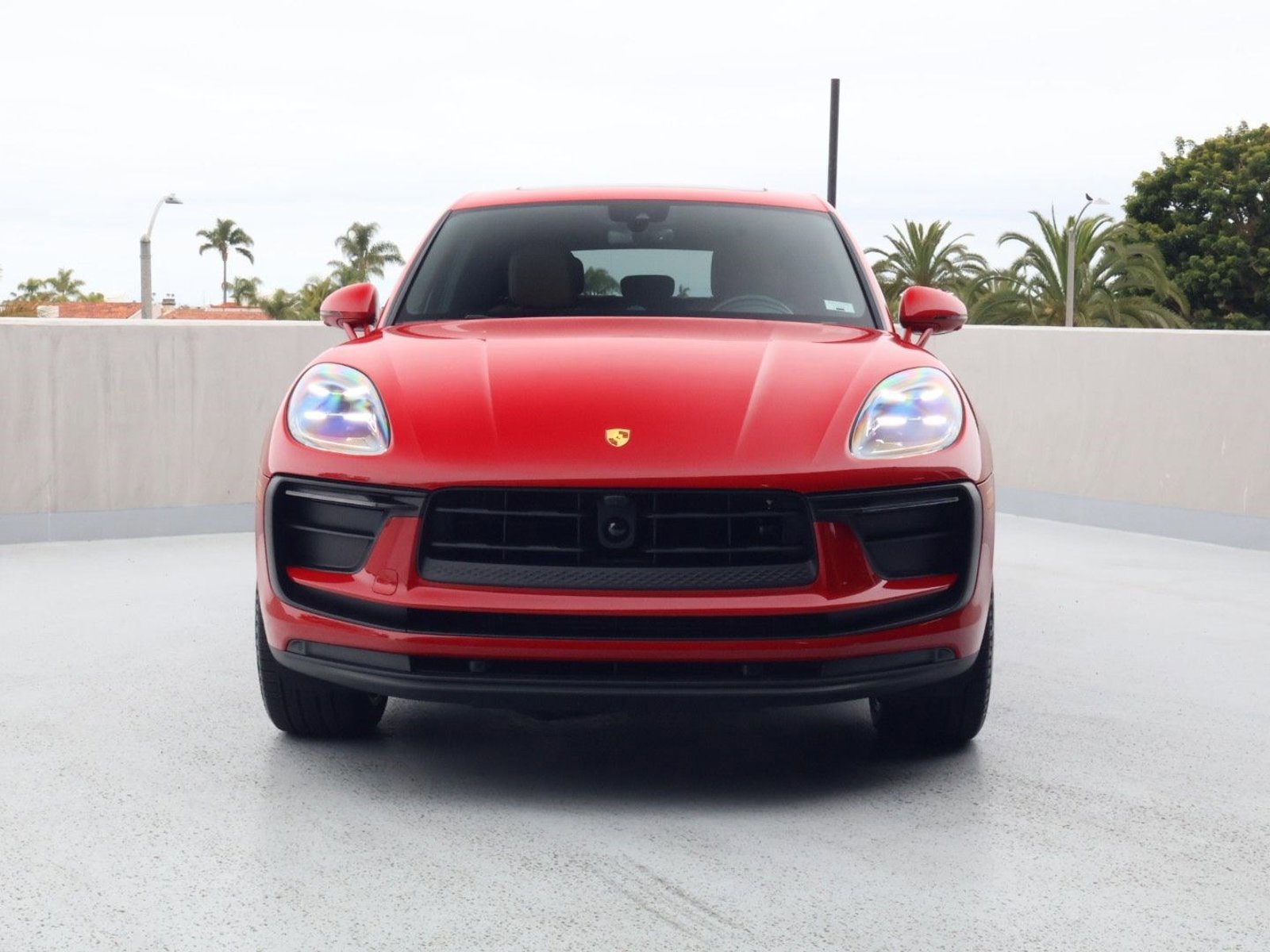 Certified 2025 Porsche Macan AWD/4WD image 6
