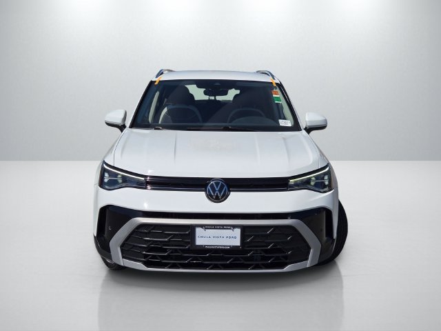 Used 2025 Volkswagen Taos SE FWD image 2