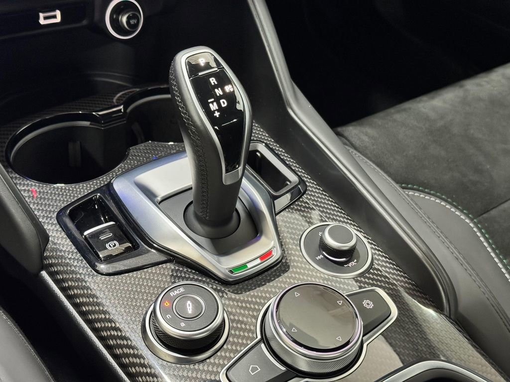Used 2020 Alfa Romeo Giulia Quadrifoglio image 15