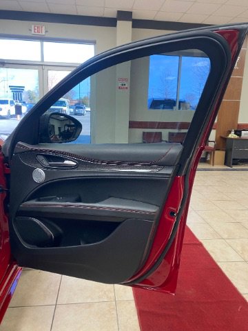 Used 2023 Alfa Romeo Stelvio Estrema image 15