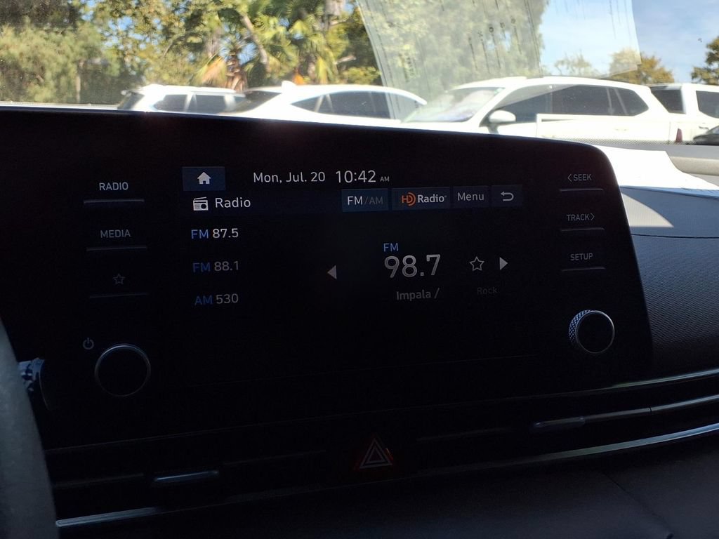 Used 2024 Hyundai Elantra SE FWD image 8