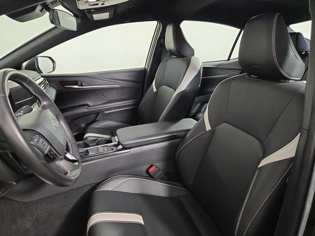 Used 2025 Toyota Camry SE FWD image 12