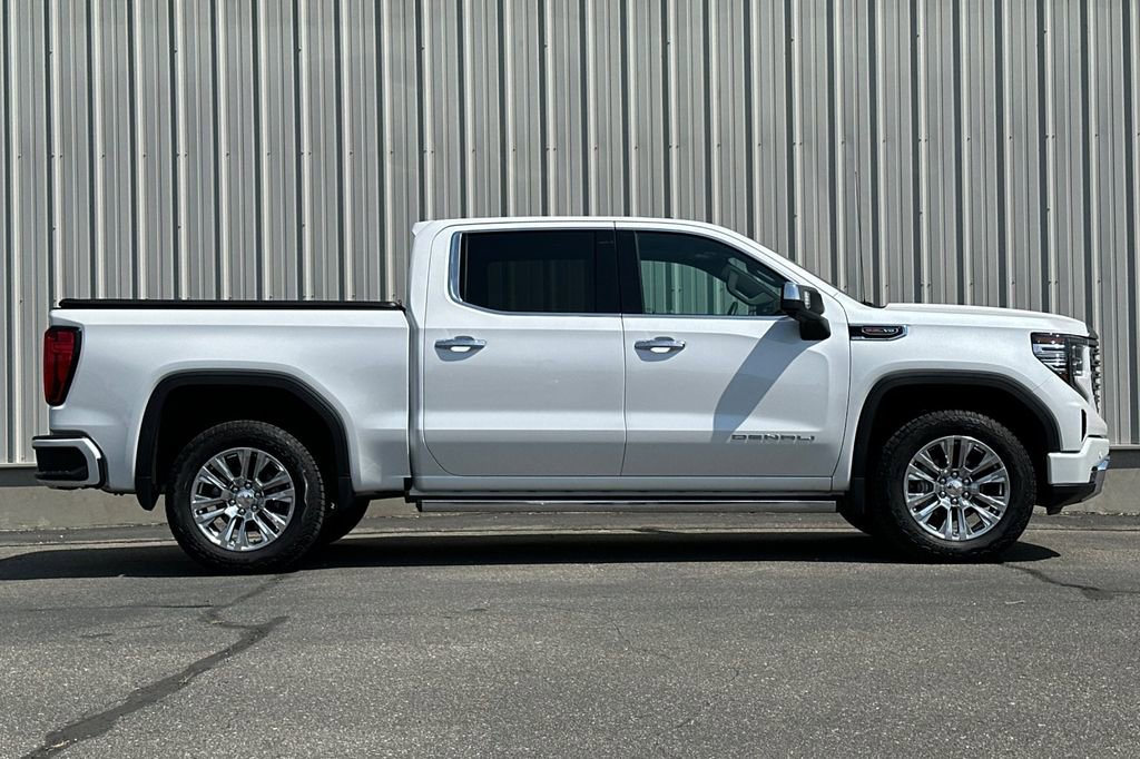 Used 2025 GMC Sierra 1500 Denali w/ Technology Package AWD/4WD image 3