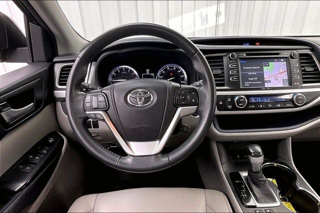 Used 2015 Toyota Highlander XLE AWD/4WD image 5