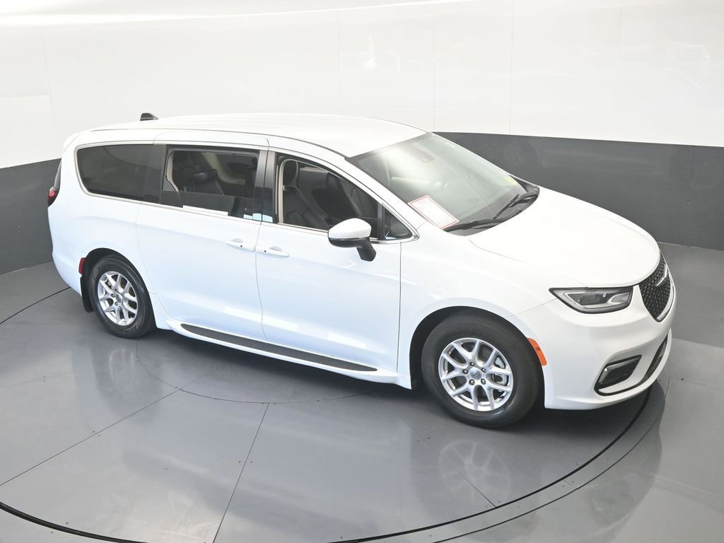 Used 2023 Chrysler Pacifica Touring-L image 55