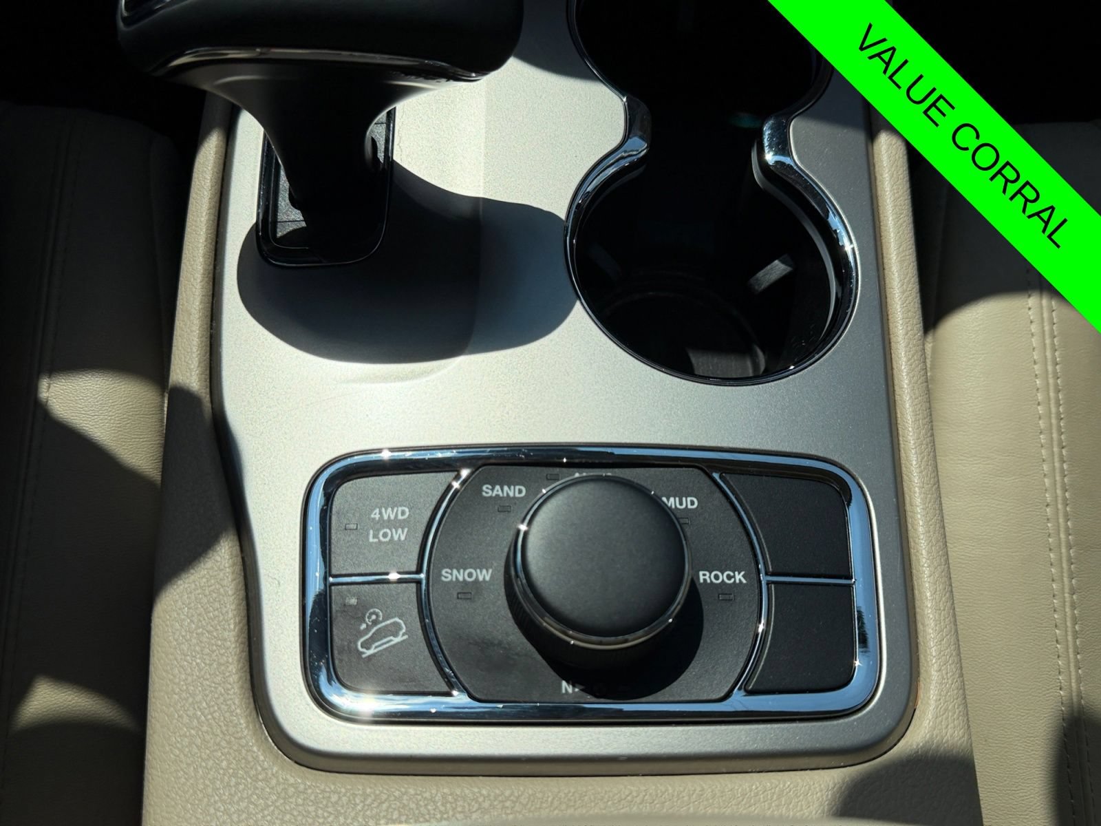 Used 2015 Jeep Grand Cherokee Limited w/ Trailer Tow Group IV AWD/4WD image 27