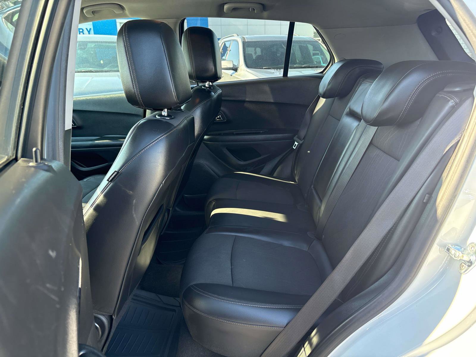 Used 2022 Chevrolet Trax LT w/ LT Convenience Package image 10