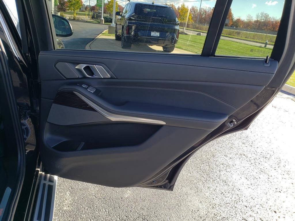 Used 2024 BMW X7 xDrive40i image 17