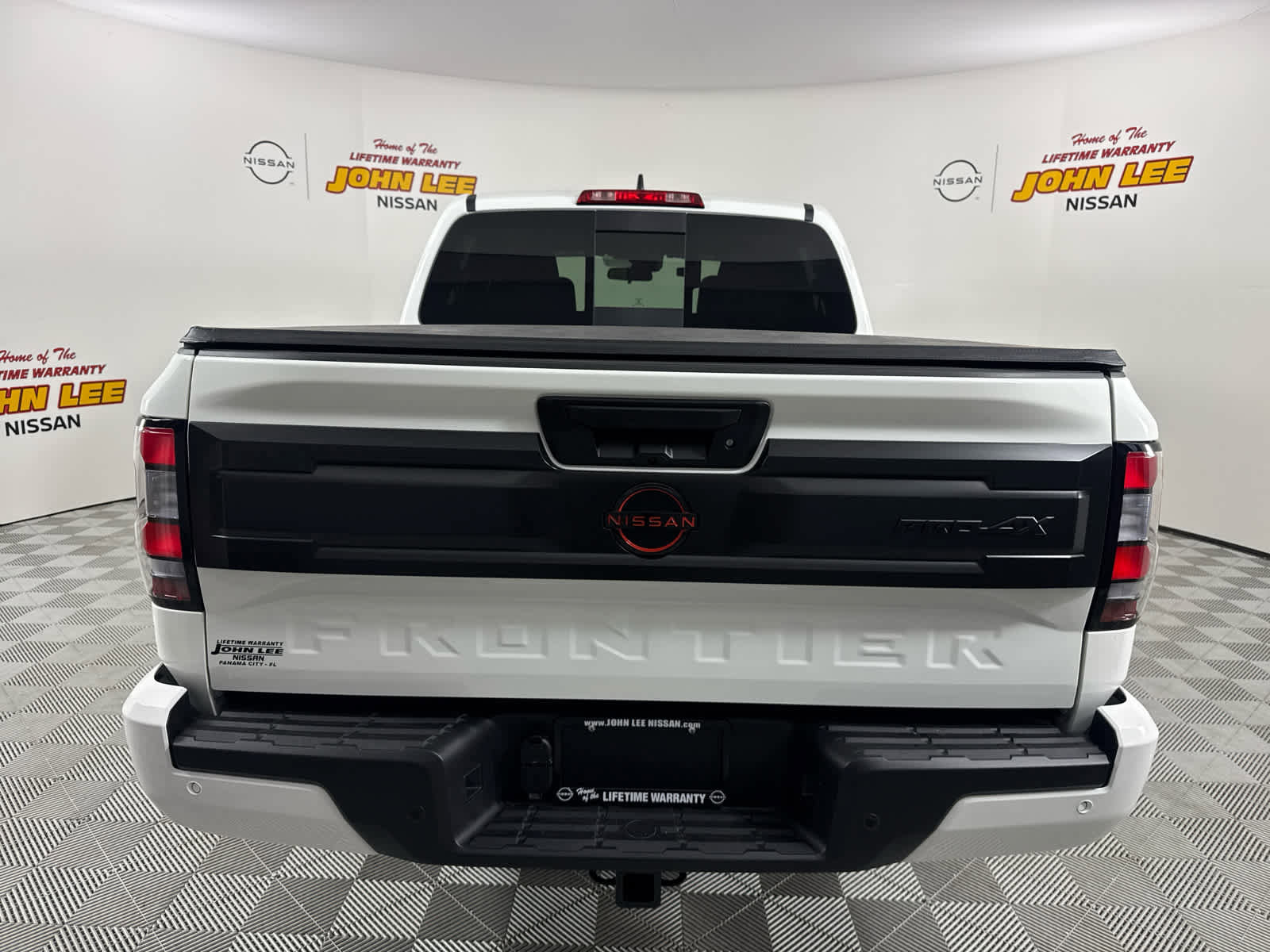 New 2026 Nissan Frontier PRO-4X w/ Pro-4x Convenience Package image 4