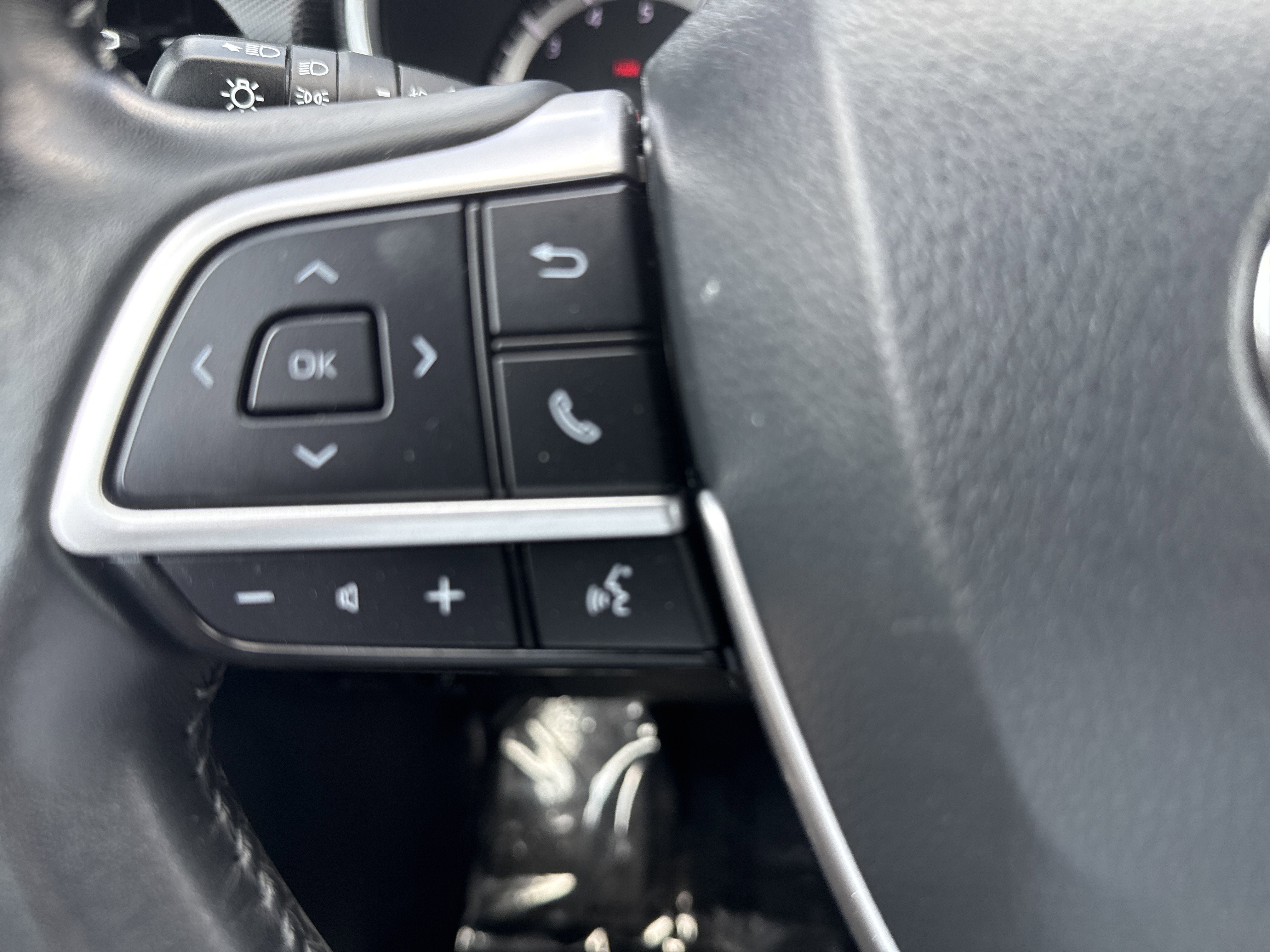 Used 2023 Toyota Highlander XSE AWD/4WD image 7