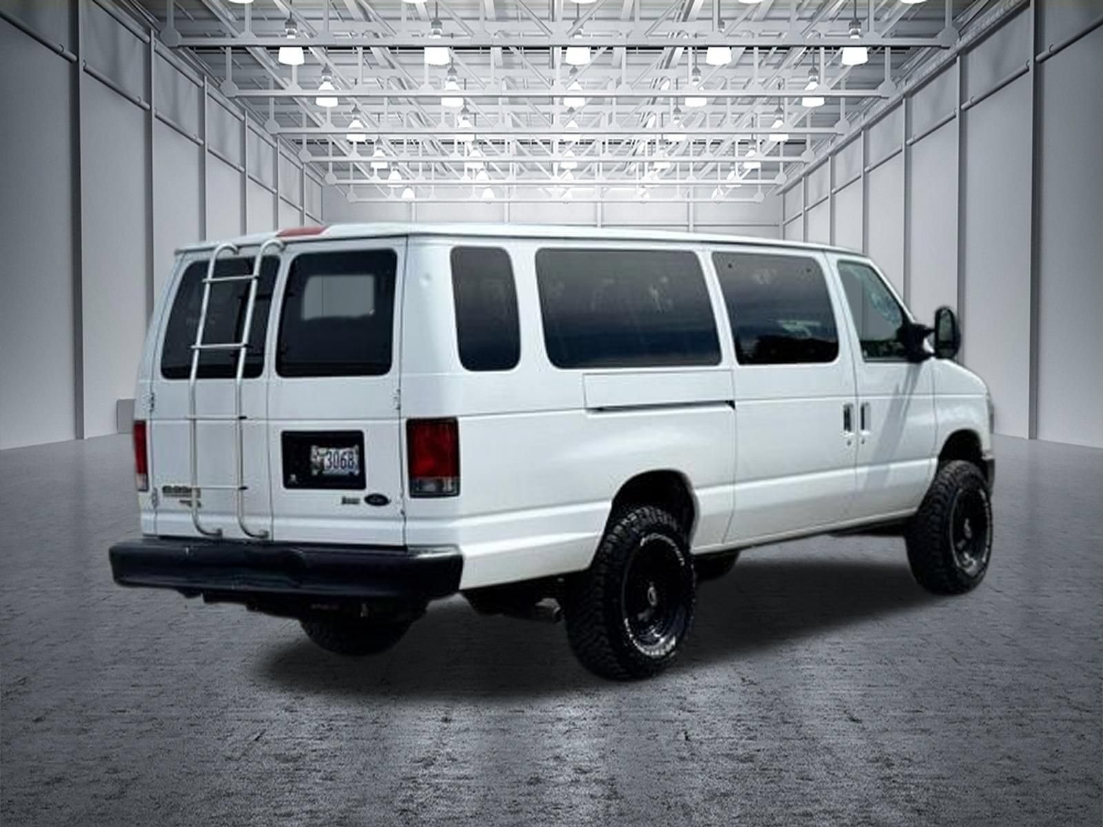 Used 2014 Ford E-350 and Econoline 350 XLT RWD image 9