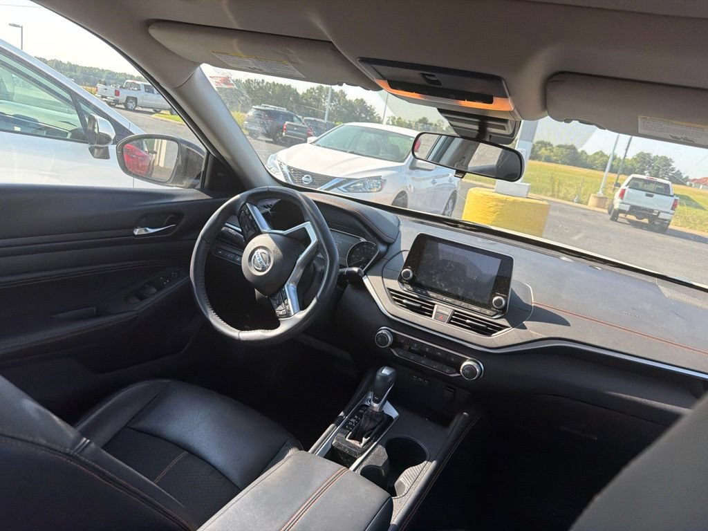 Used 2020 Nissan Altima 2.5 SR w/ Premium Package FWD image 4