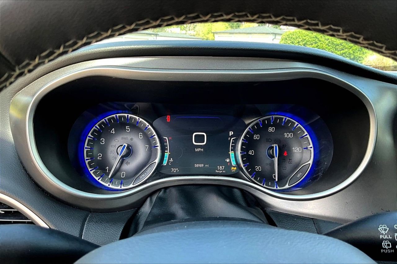 Certified 2024 Chrysler Pacifica Touring-L FWD image 10