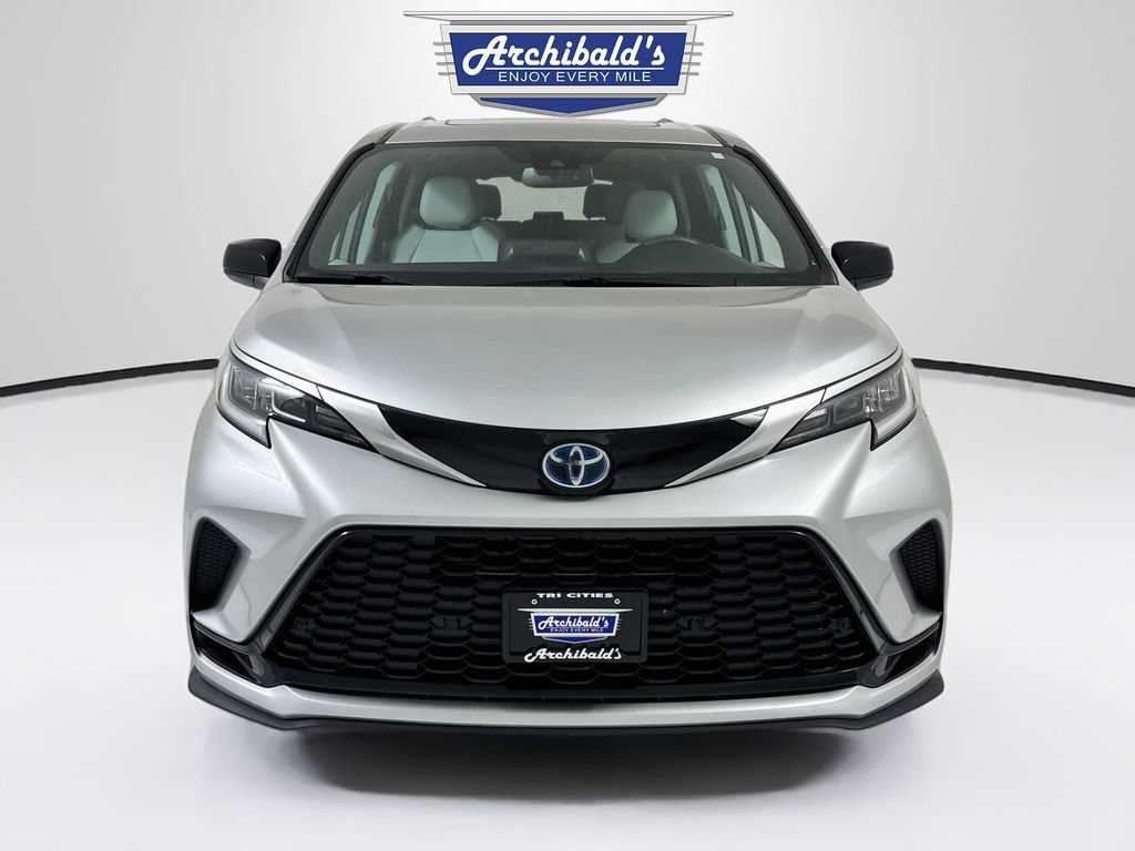 Used 2024 Toyota Sienna XSE AWD/4WD image 2