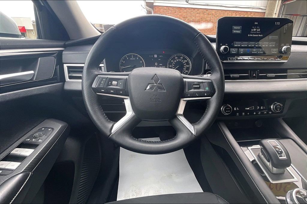 Used 2023 Mitsubishi Outlander SE image 5