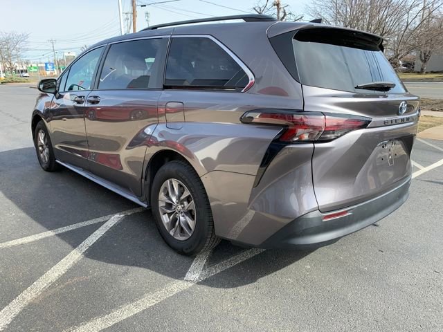 Used 2023 Toyota Sienna LE image 5