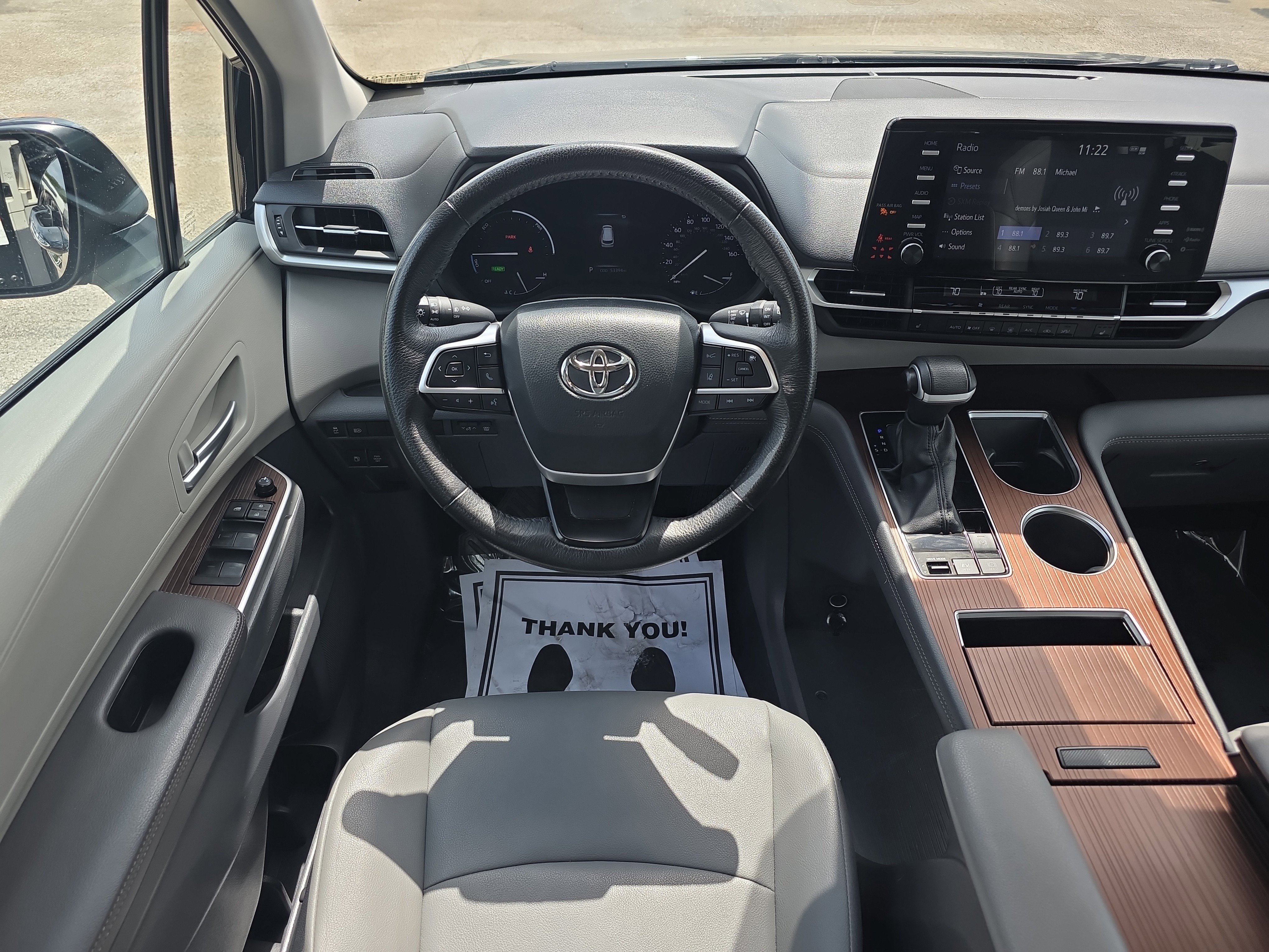 Used 2024 Toyota Sienna XLE FWD image 17