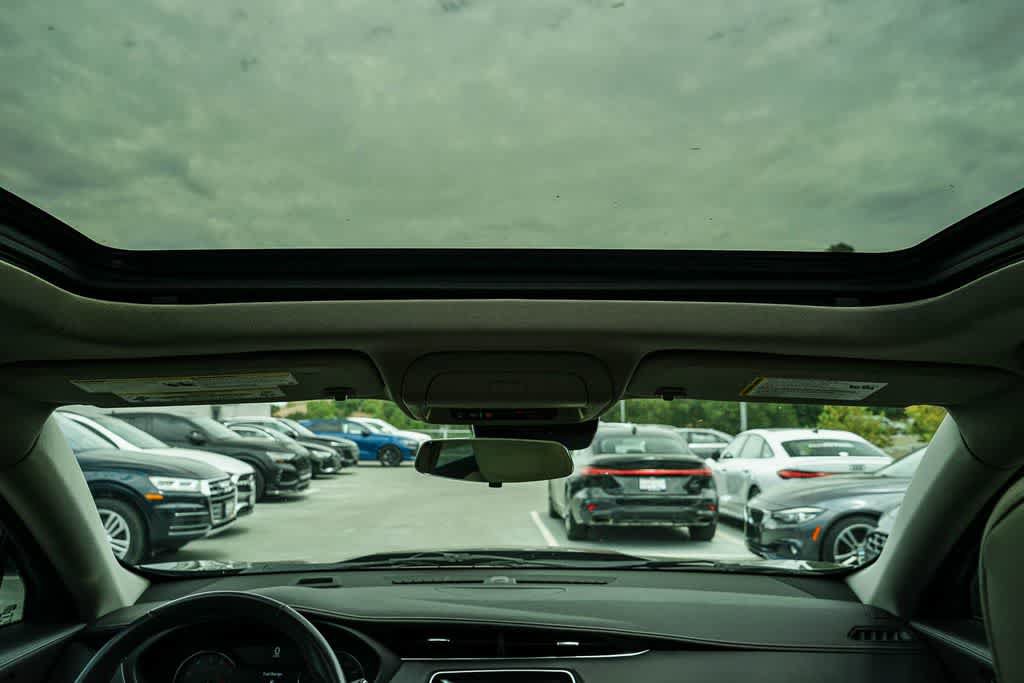 Used 2023 Cadillac XT4 Luxury w/ Cold Weather Package FWD image 11