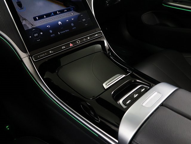 Certified 2024 Mercedes-Benz CLE 450 4MATIC Cabriolet image 25