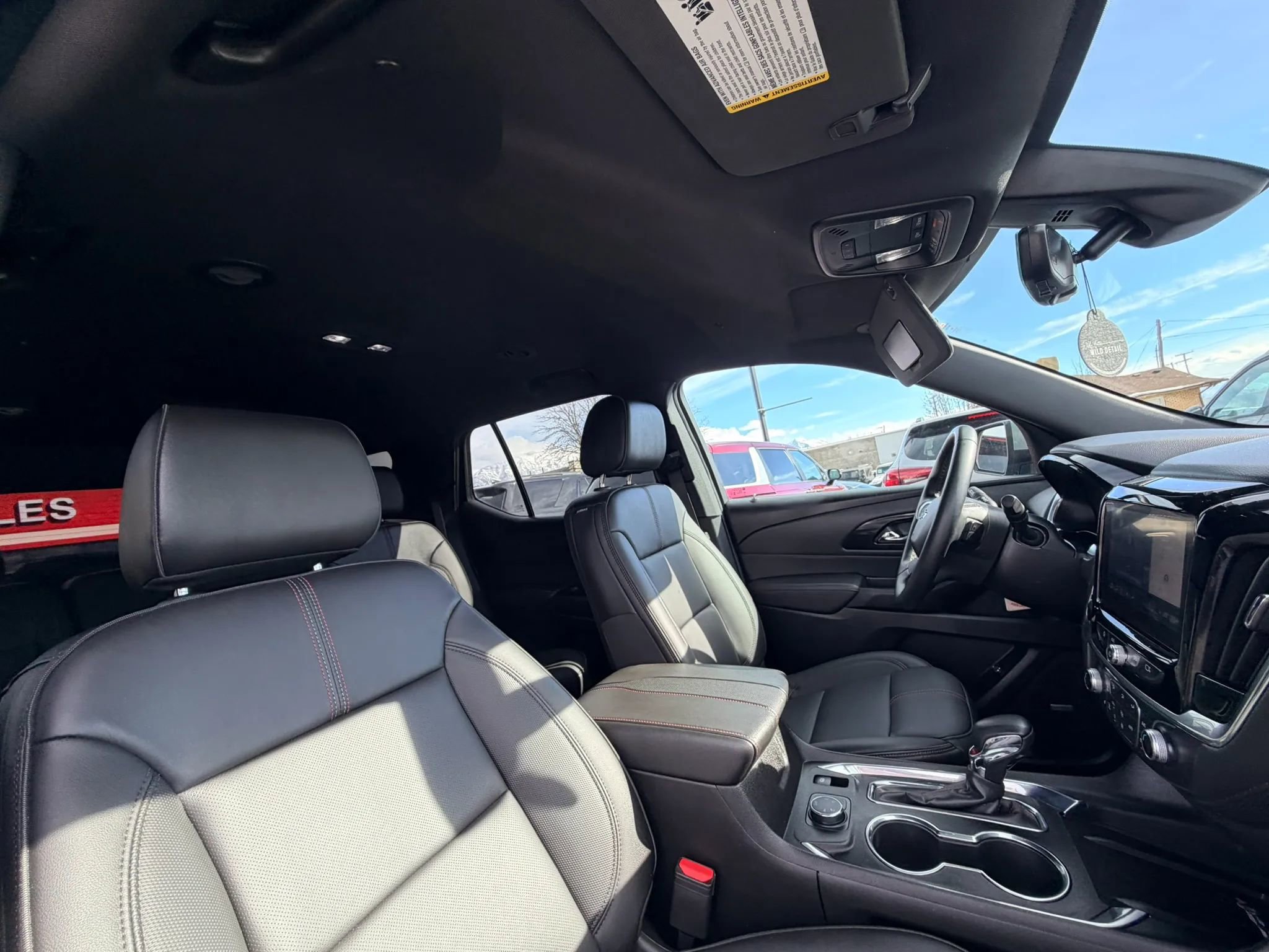 Used 2023 Chevrolet Traverse RS image 34