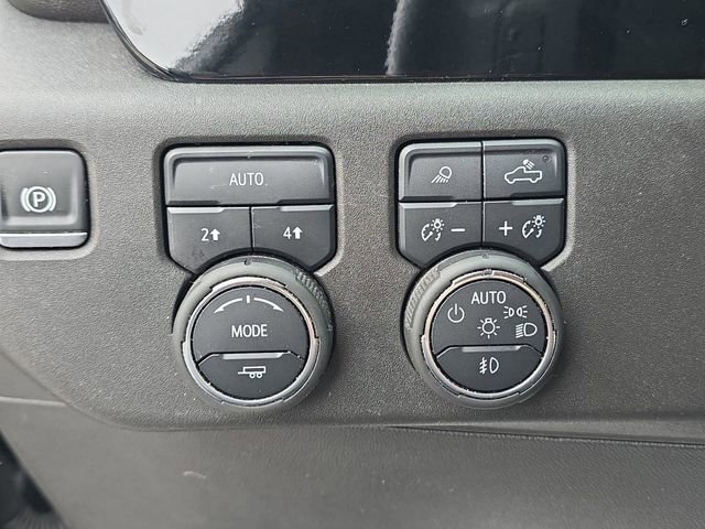 Used 2025 Chevrolet Silverado 1500 LTZ AWD/4WD image 28