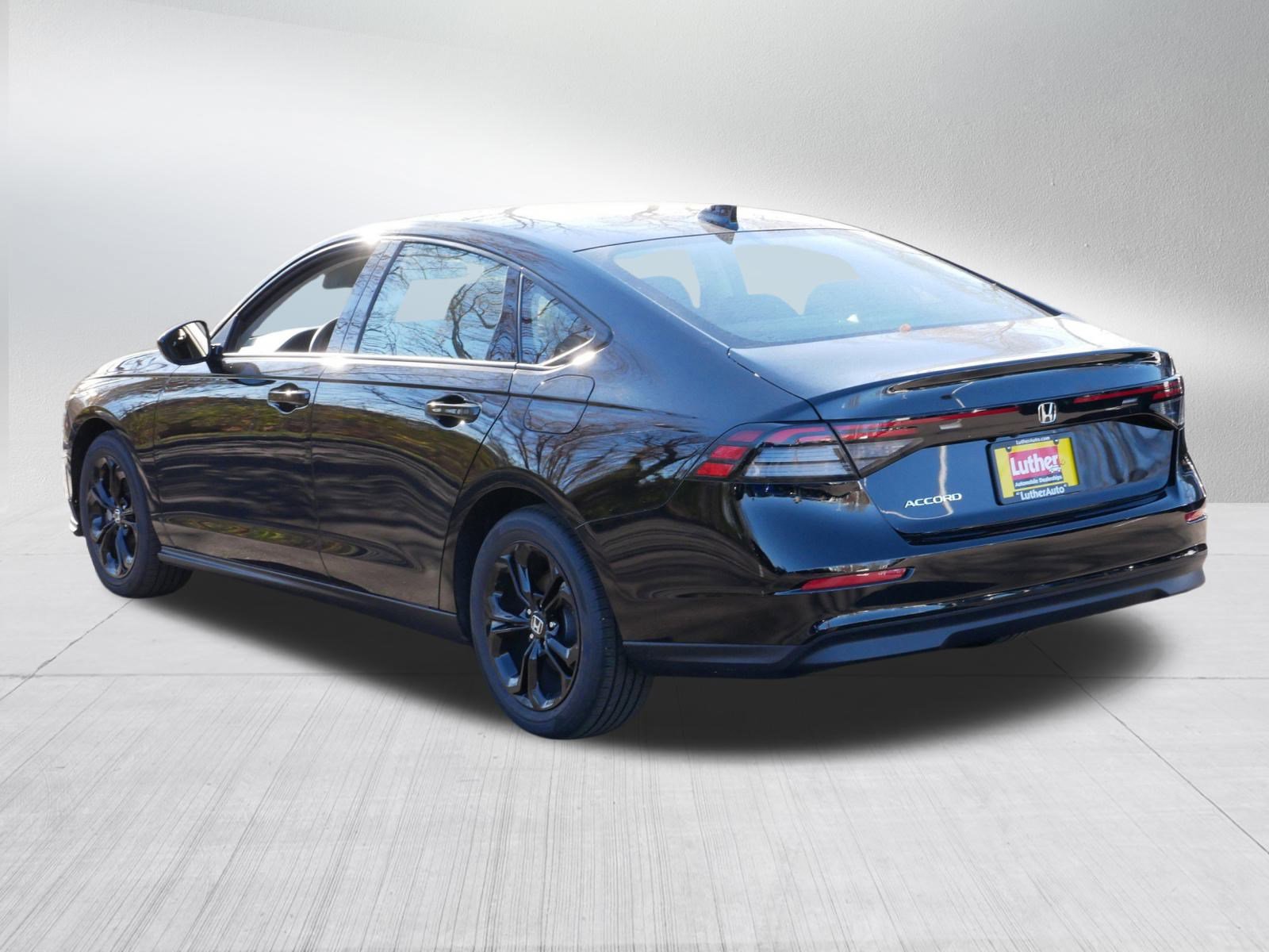 Certified 2025 Honda Accord SE image 5