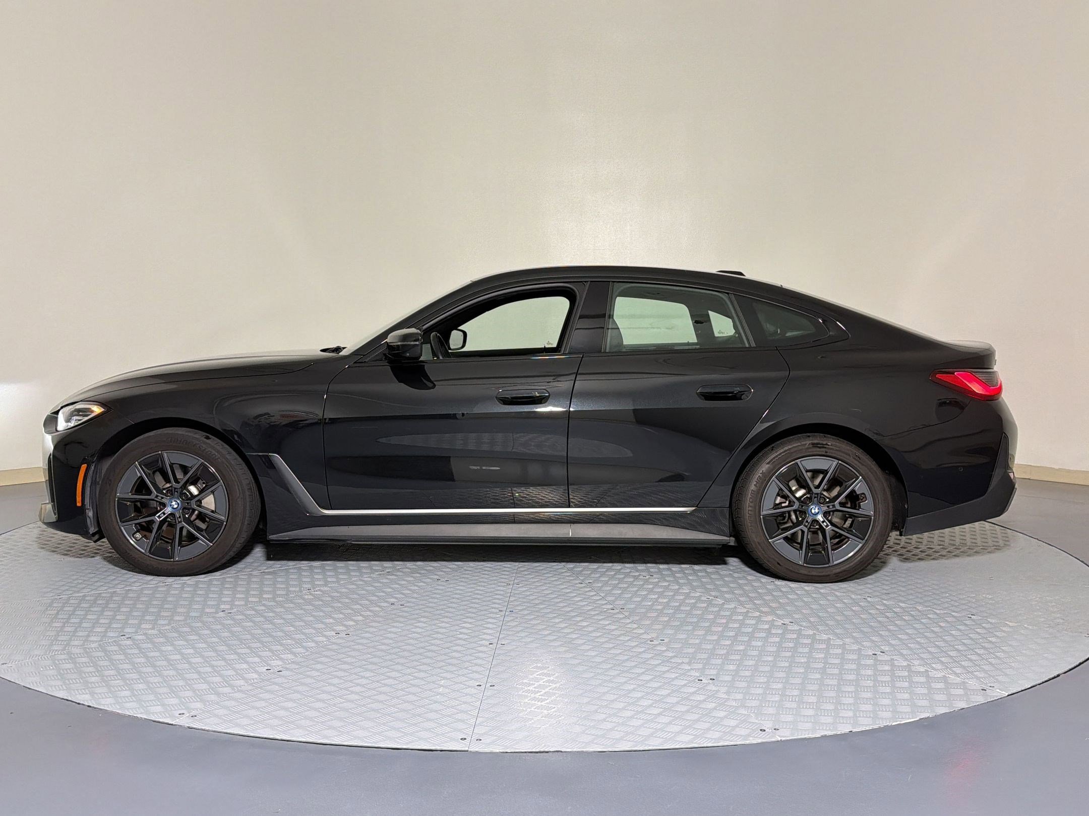 Used 2023 BMW i4 eDrive35 RWD image 16