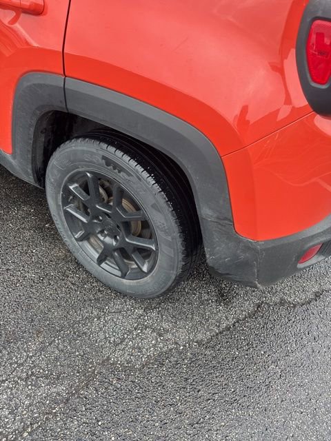 Used 2020 Jeep Renegade Altitude w/ UConnect 8.4 Nav Group FWD image 8