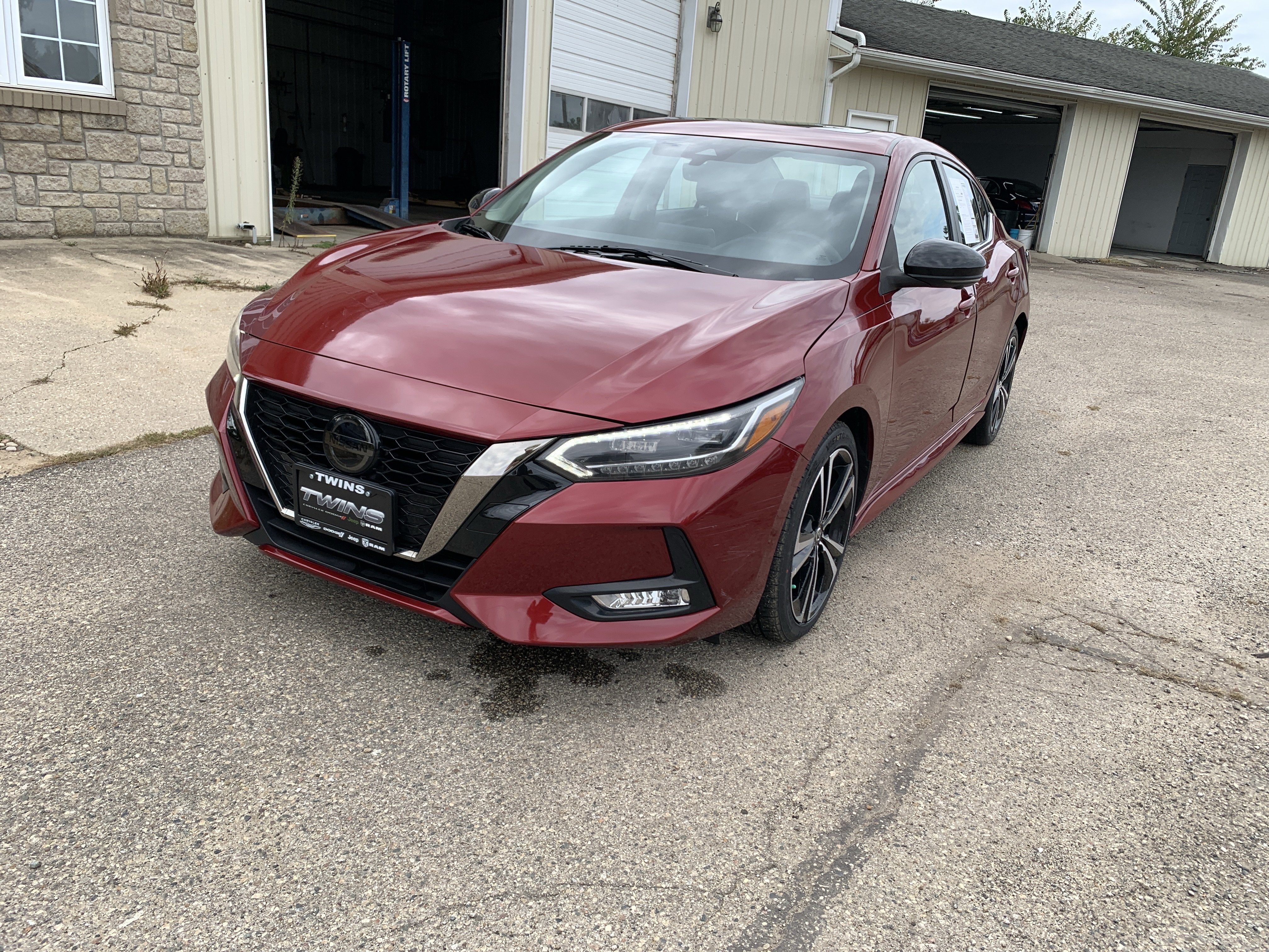 Used 2023 Nissan Sentra SR w/ SR Premium Package FWD image 9