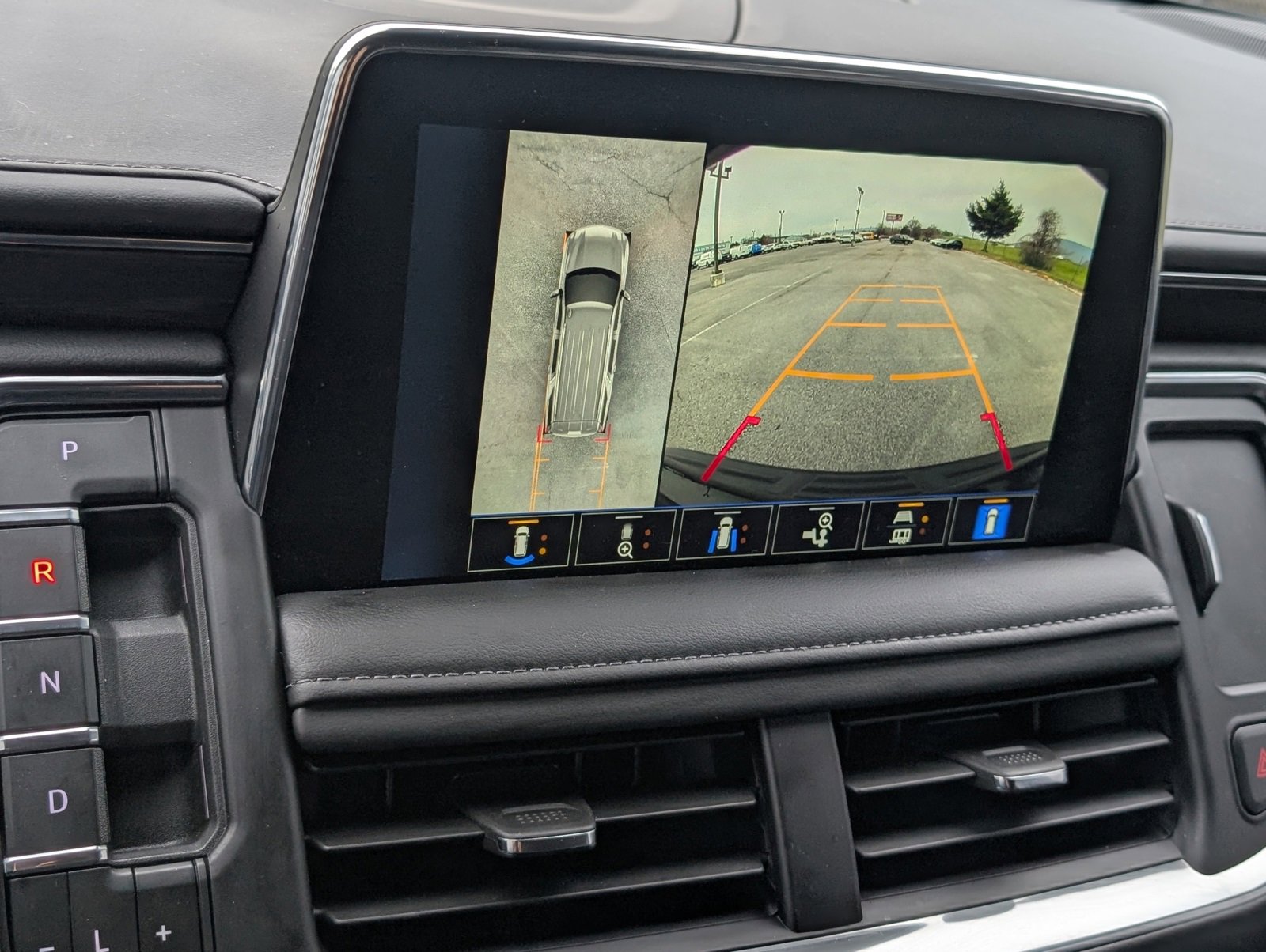 Used 2024 Chevrolet Tahoe Z71 w/ Luxury Package image 13