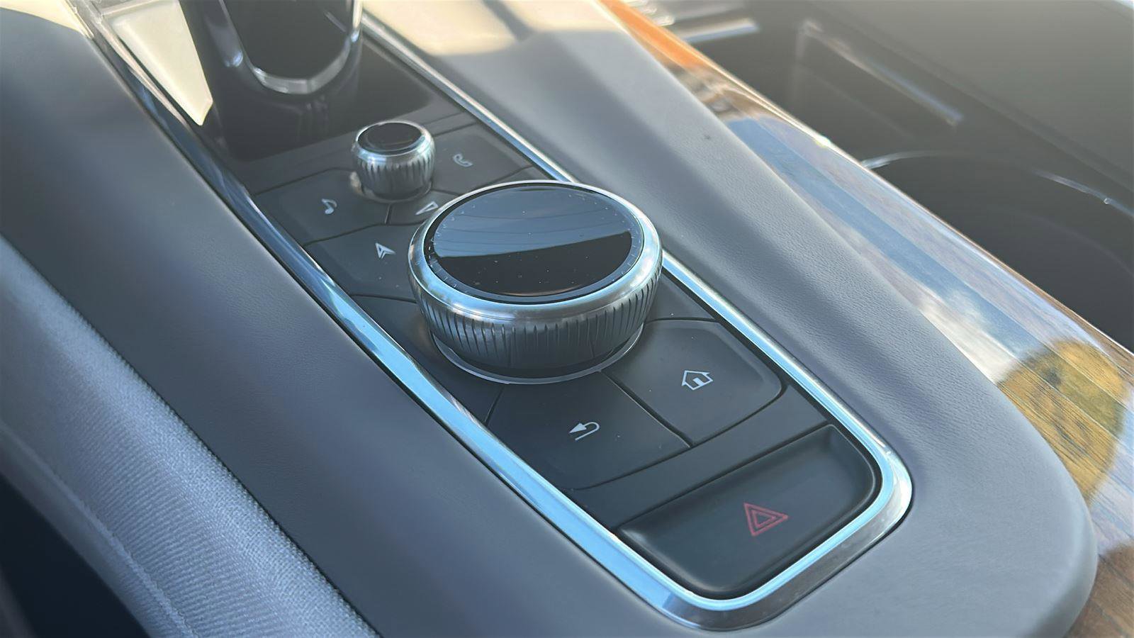 Certified 2024 Cadillac Escalade Sport Platinum w/ Heavy-Duty Trailer Package image 28