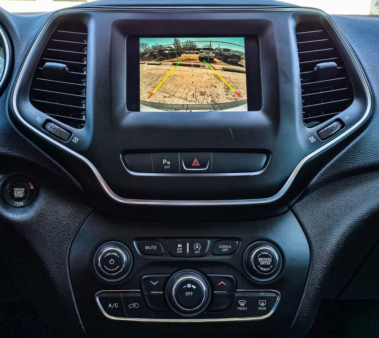 Used 2019 Jeep Cherokee Latitude Plus image 19