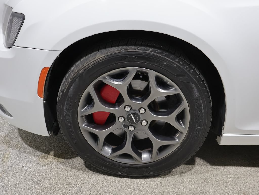 Used 2018 Chrysler 300 S AWD/4WD image 8