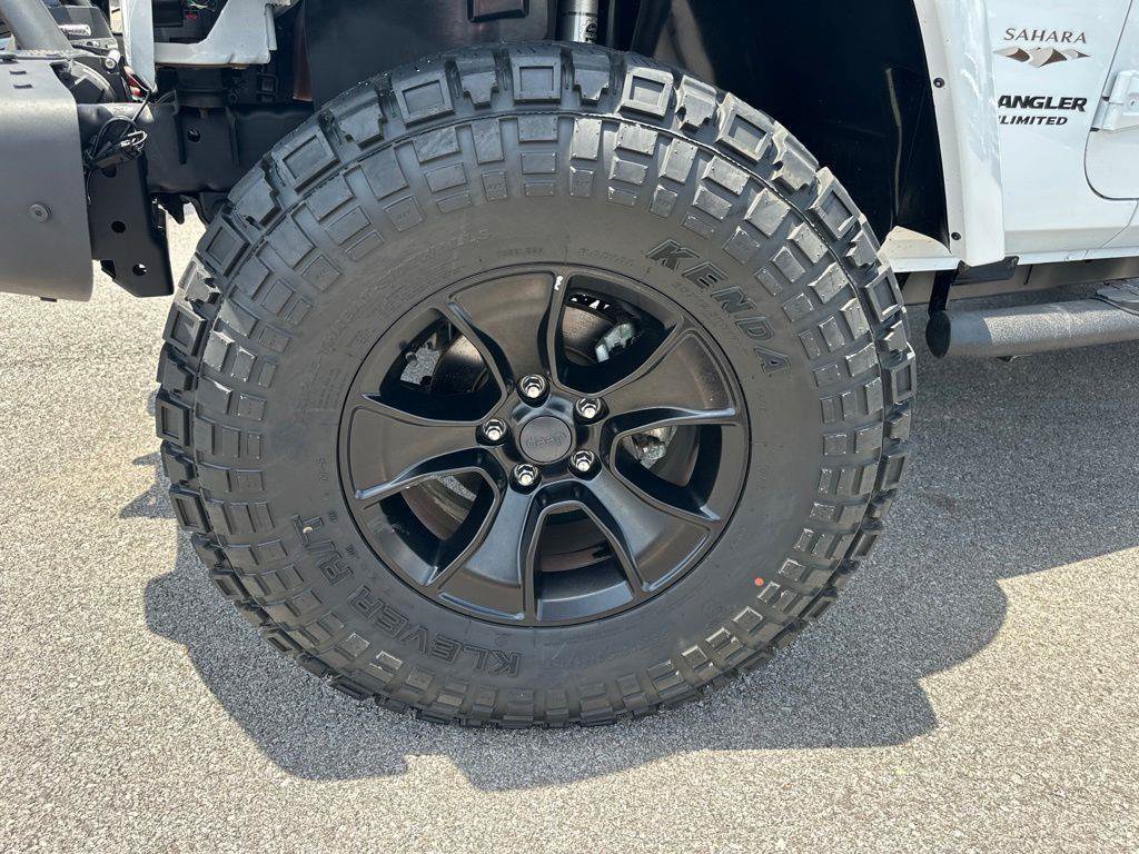 Used 2017 Jeep Wrangler Unlimited Sahara w/ Max Tow Package AWD/4WD image 11