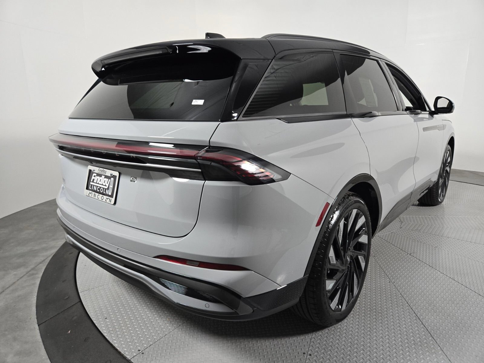New 2026 Lincoln Nautilus Reserve w/ Jet Appearance Package AWD/4WD image 4