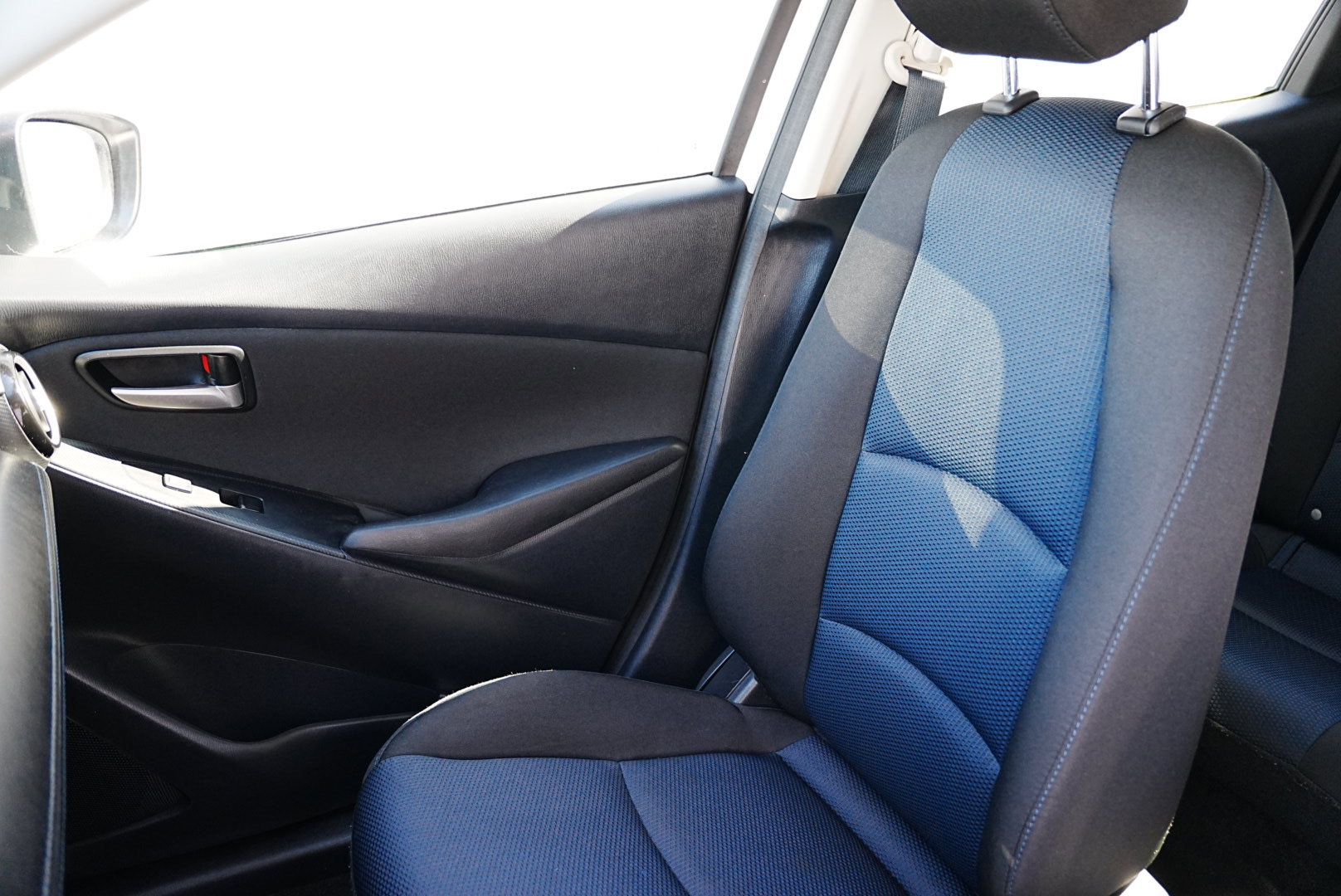 Used 2020 Toyota Yaris LE image 11