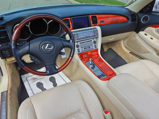 Used 2007 Lexus SC 430 Convertible image 2
