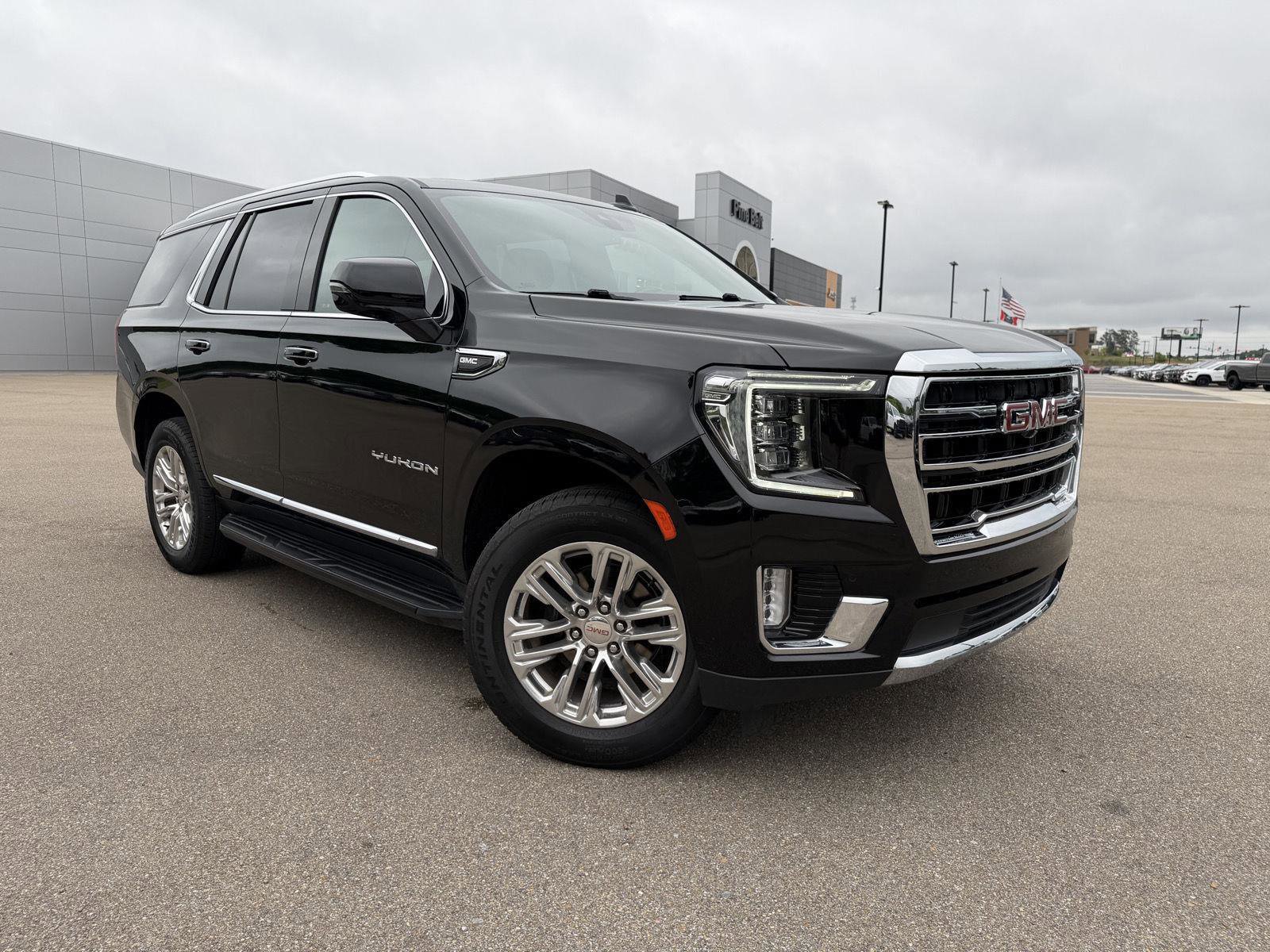 Used 2022 GMC Yukon SLT w/ SLT Luxury Package RWD image 3