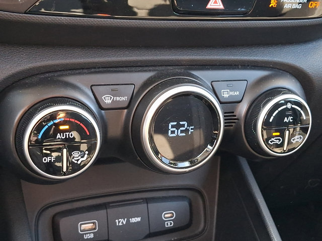 Used 2023 Hyundai Venue SEL image 16