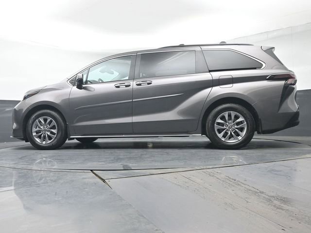 Certified 2024 Toyota Sienna LE w/ LE Plus Package image 35