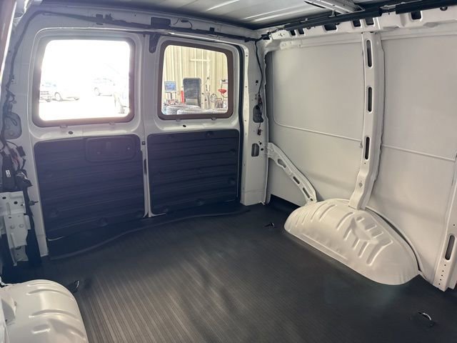 New 2026 Chevrolet Express 3500 w/ Driver Convenience Package RWD image 16