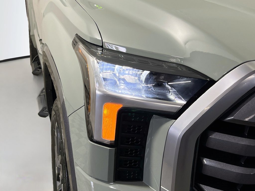 Used 2025 Toyota Tundra Limited AWD/4WD image 9
